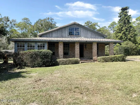 536 N Magnolia Dr, Wiggins, MS 39577