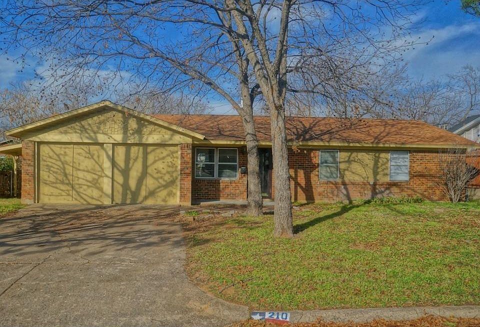 1st image of 210 W Huitt Ln