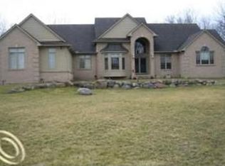 30887 Hickory Ln, Franklin, MI 48025