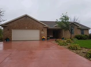 2449 Antler Ridge Dr, Dubuque, IA 52002