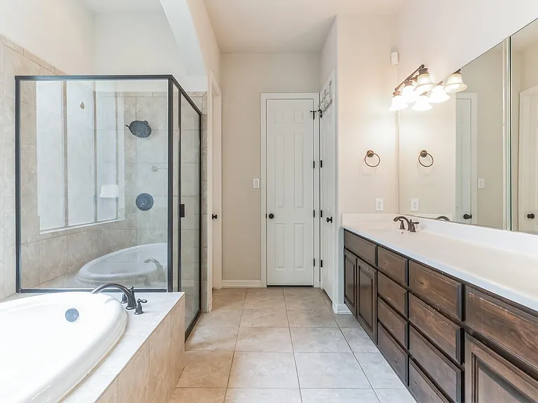 208 Angus Dr — Photo 21