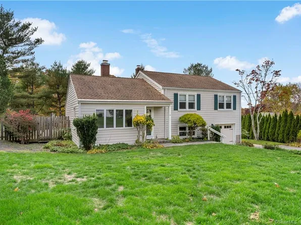 4 Woodvale Rd, Branford, CT 06405