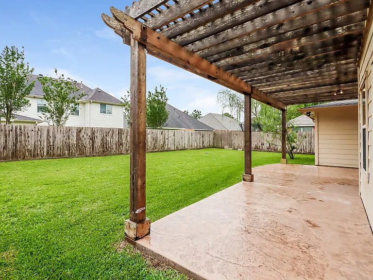 2427 Ranch Hollow Ct — Photo 16