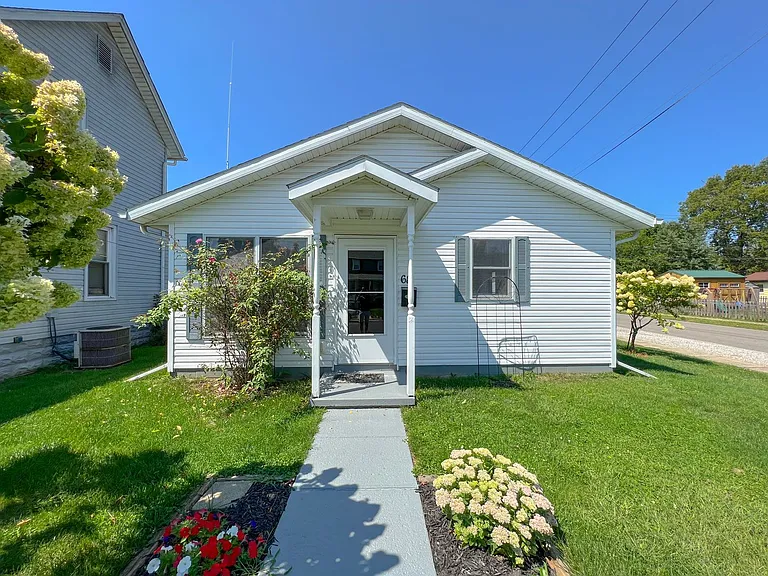 681 Maple Ave — Photo 15