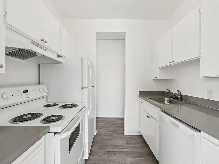 Lakewood Apartments At Lake Merced — Photo 26
