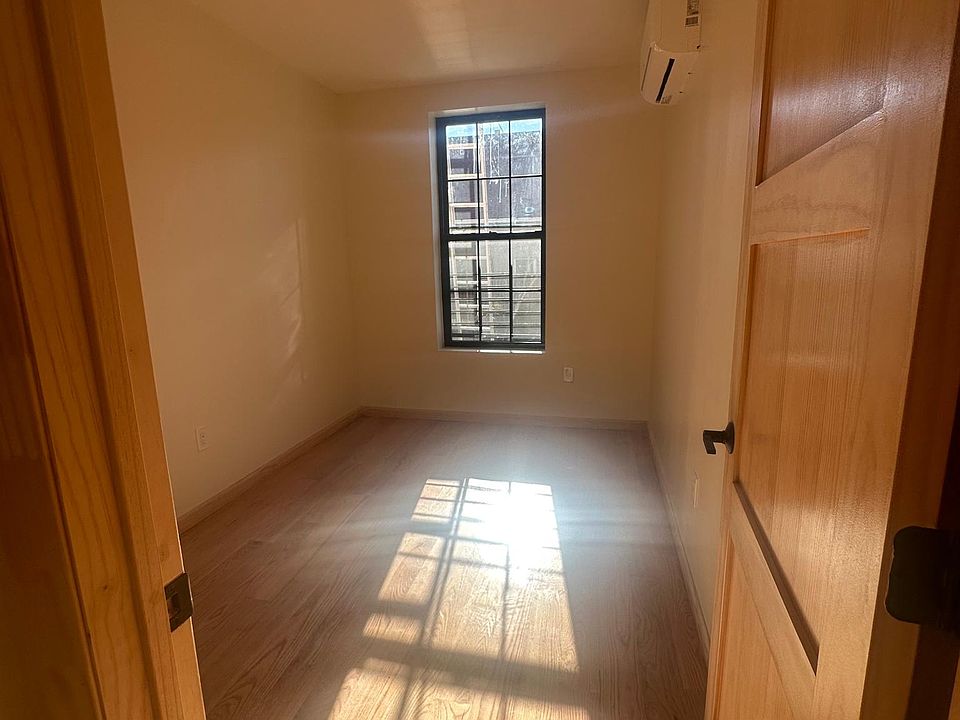 1st image of 850 E 222nd St Floor 1