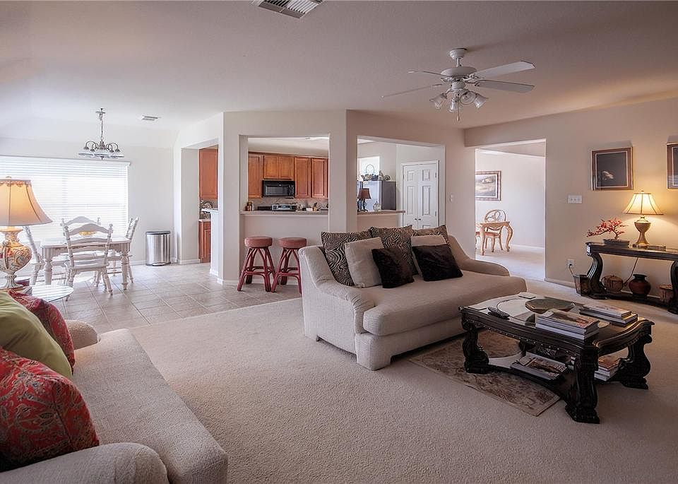 2nd image of 5815 Fairway Manor Ln