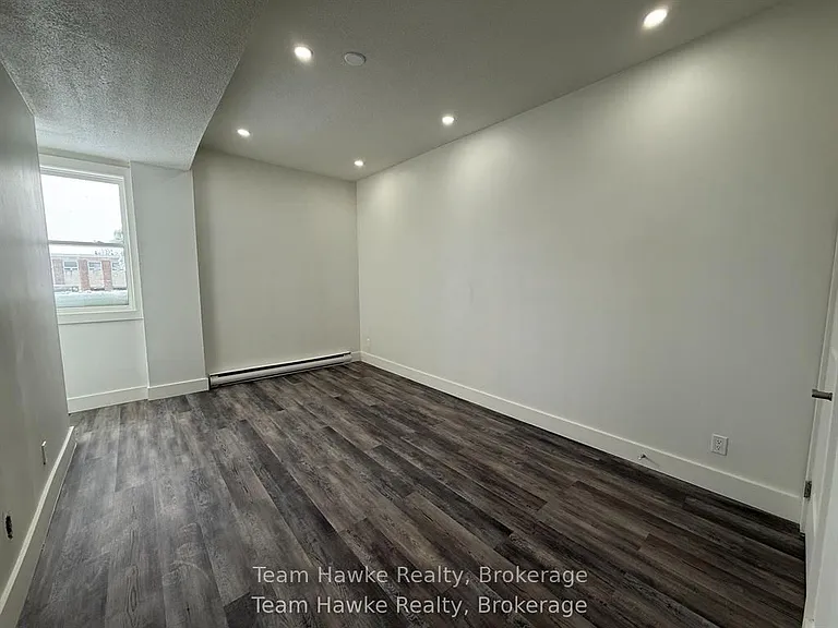 521 Bay St #13 — Photo 7