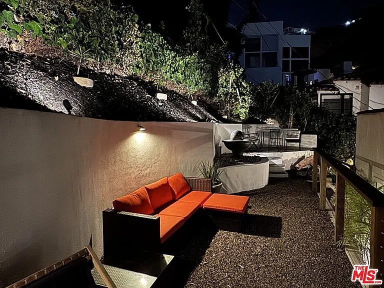 1761 N Orange Grove Ave — Photo 39