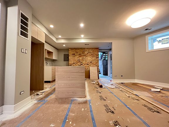 2nd image of 448 W Barry Ave #G3