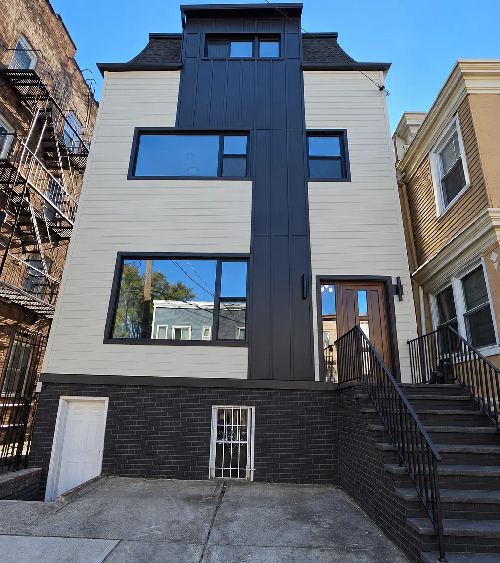 2 bed, 815 sqft, $3,000 — Photo 1