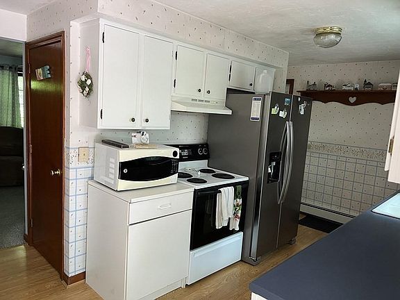 4th image of 315 Henshaw St