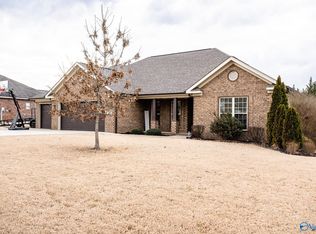 201 Cambridge Dr SE, Decatur, AL 35603