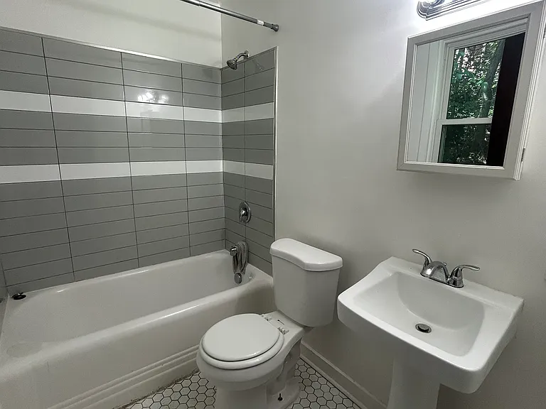 1427 Franklin Ave #1427 — Photo 10