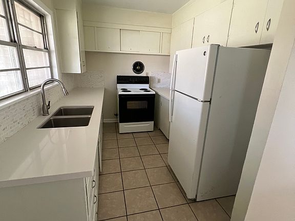 5th image of 721 E Crockett Ave