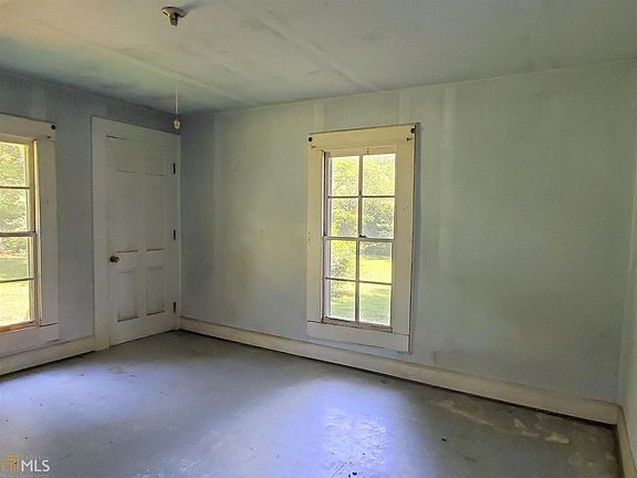 5th image of 720 E Lanier Ave