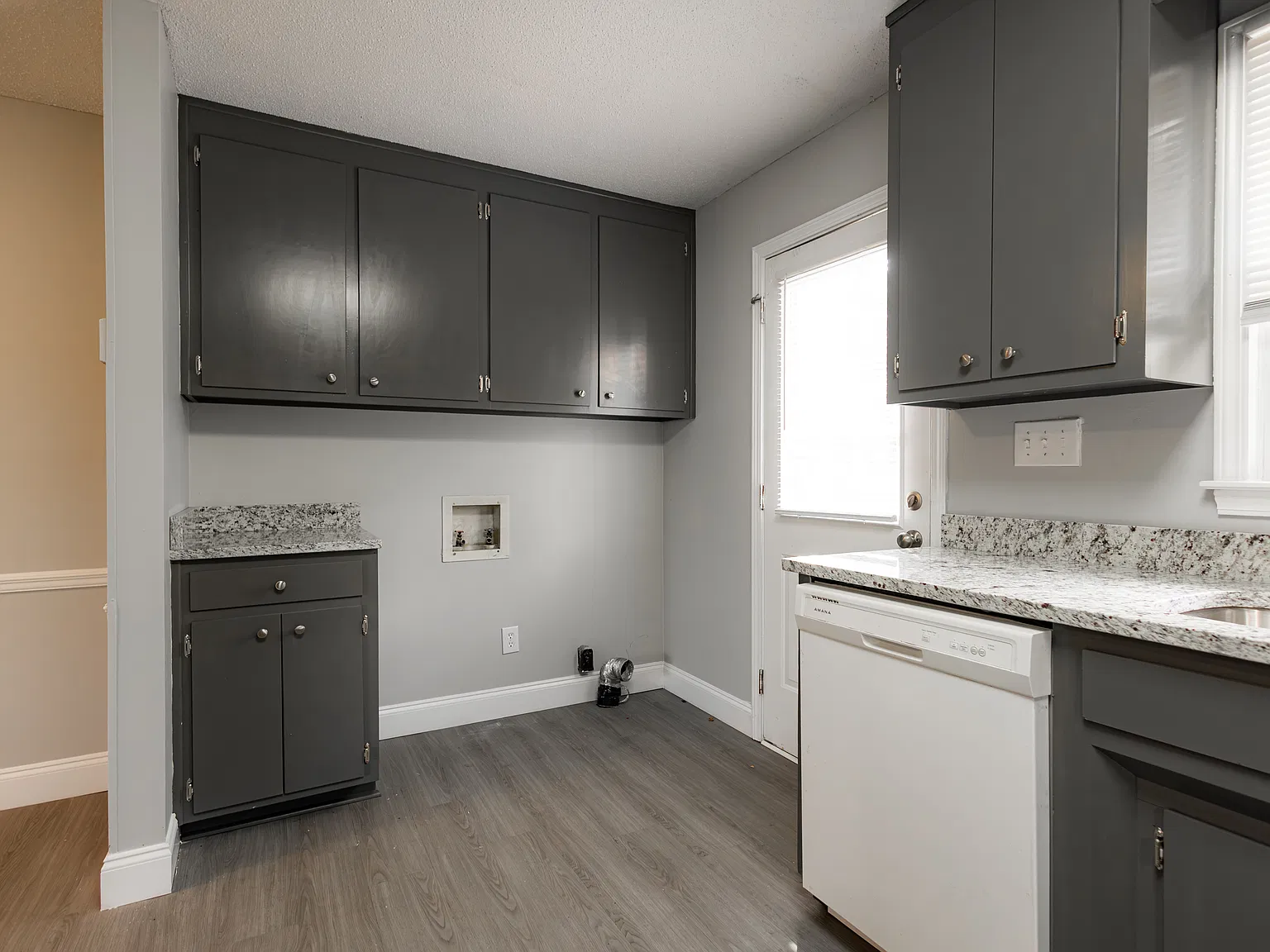 2 bed, 900 sqft, $1,200 — Photo 3