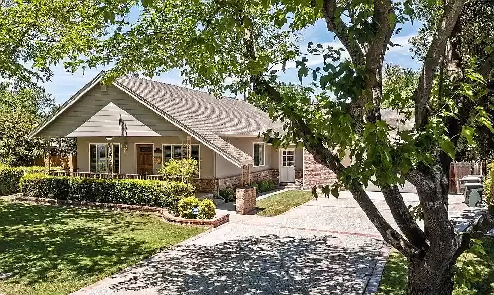 321 E Beverly Pl