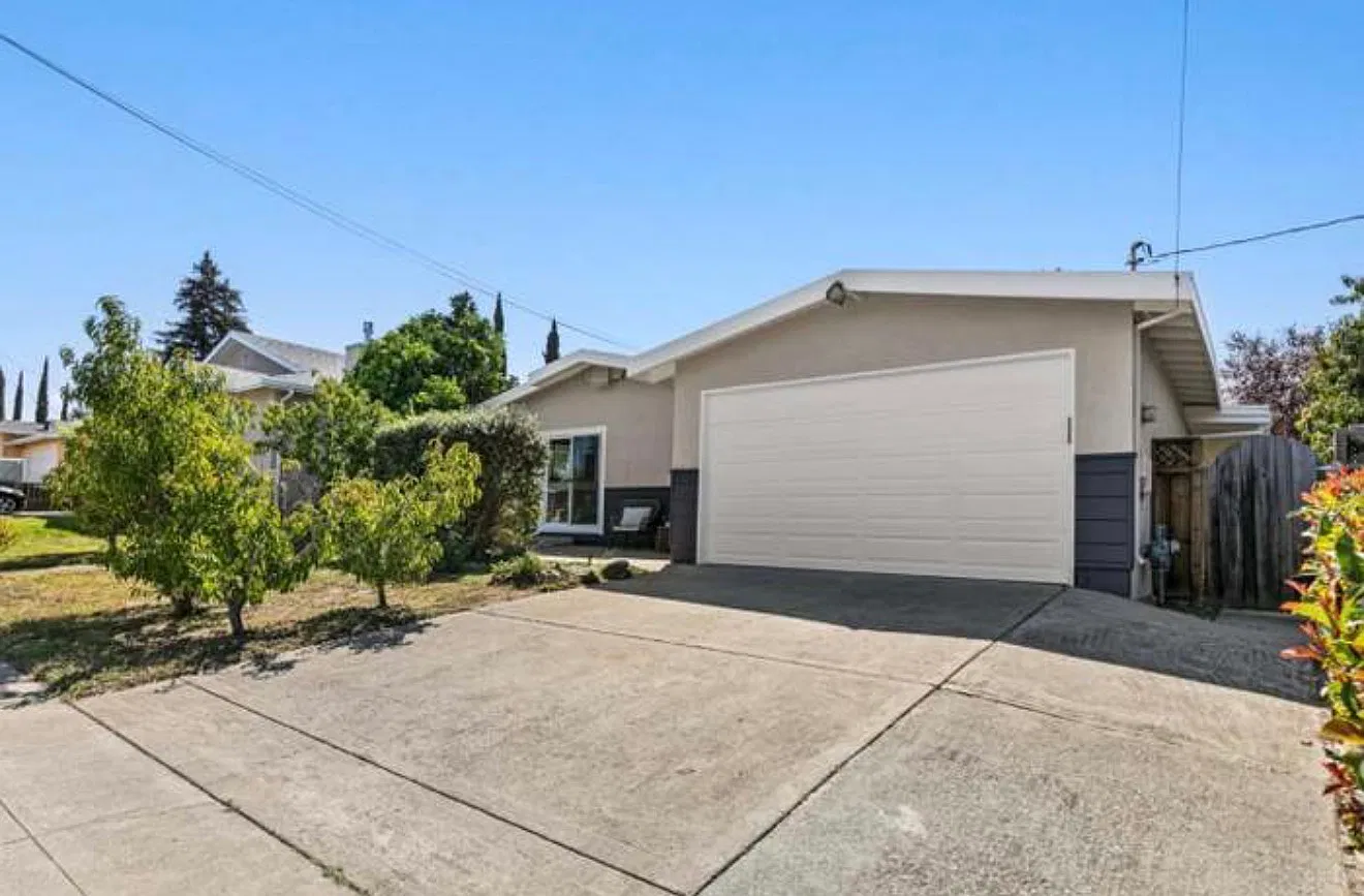 4 bed, 1973 sqft, $4,500 — Photo 2