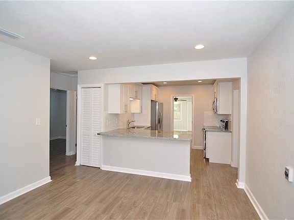 3rd image of 1043 59th Ave N