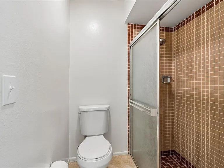2945 Grovewood Blvd #A — Photo 44