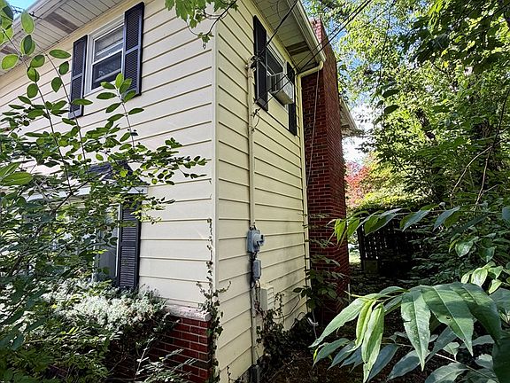 2nd image of 426 Wright St