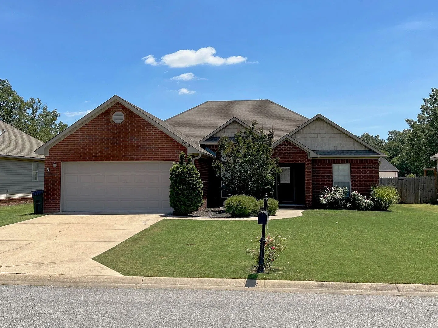 3 Bed, 2 Bath Brick Home with Two-Car Garage, Jetted Tub, and Fenced Yard — Photo 1