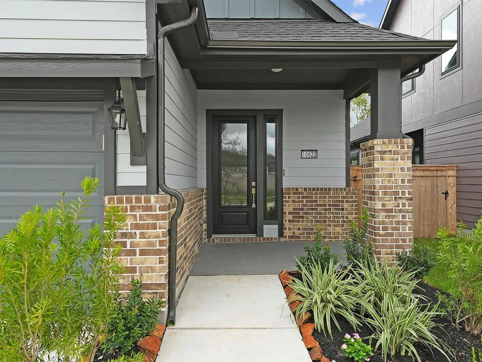 3 bed, 2.0 bath, 1520 sqft, $2,299 — Photo 2