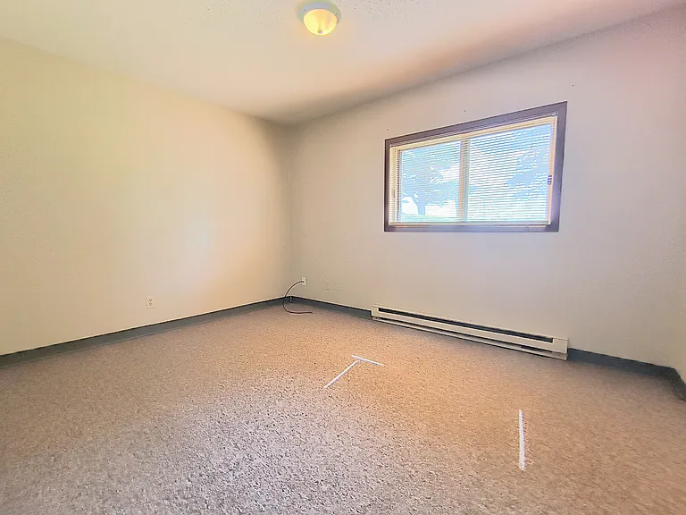 1302 Laurel Dr — Photo 6