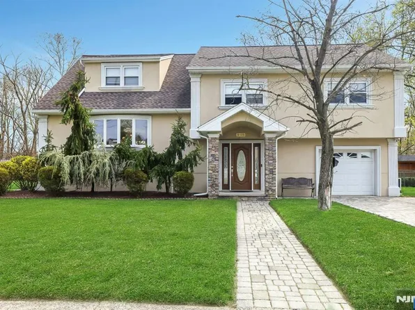 9-09 Elaine Ter, Fair Lawn, NJ 07410