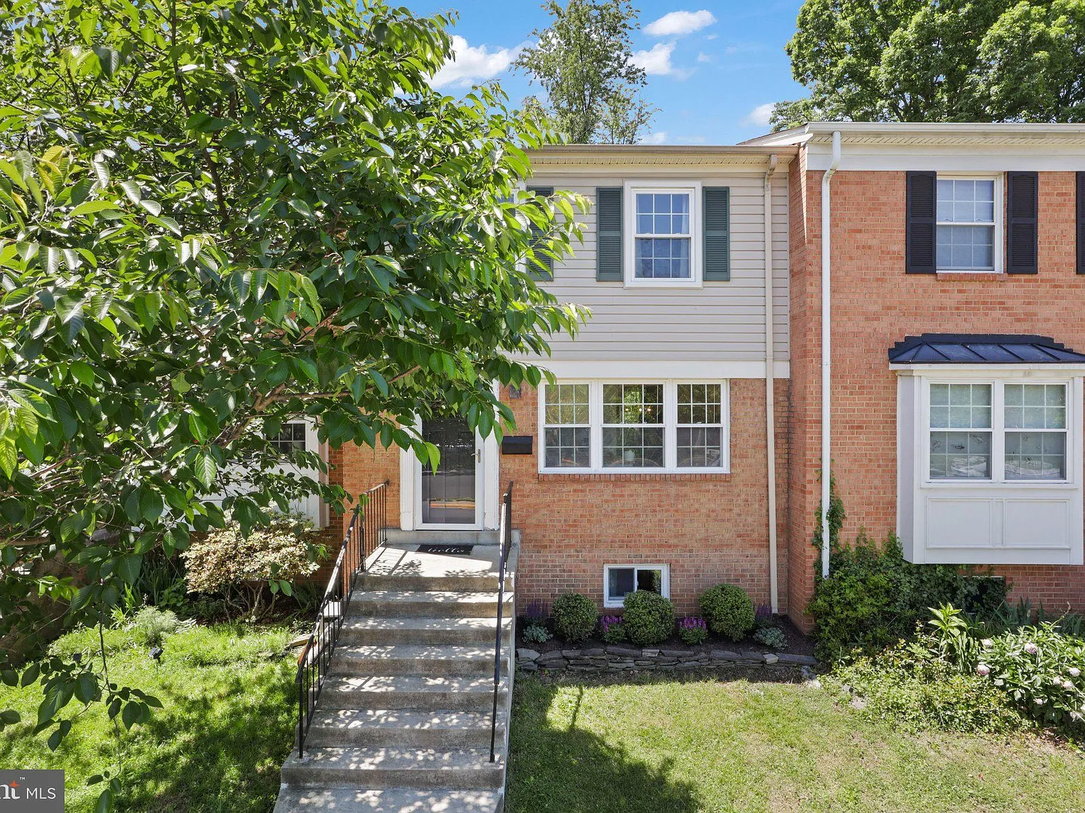3 bed, 4.0 bath, 1386 sqft, $3,150 — Photo 2