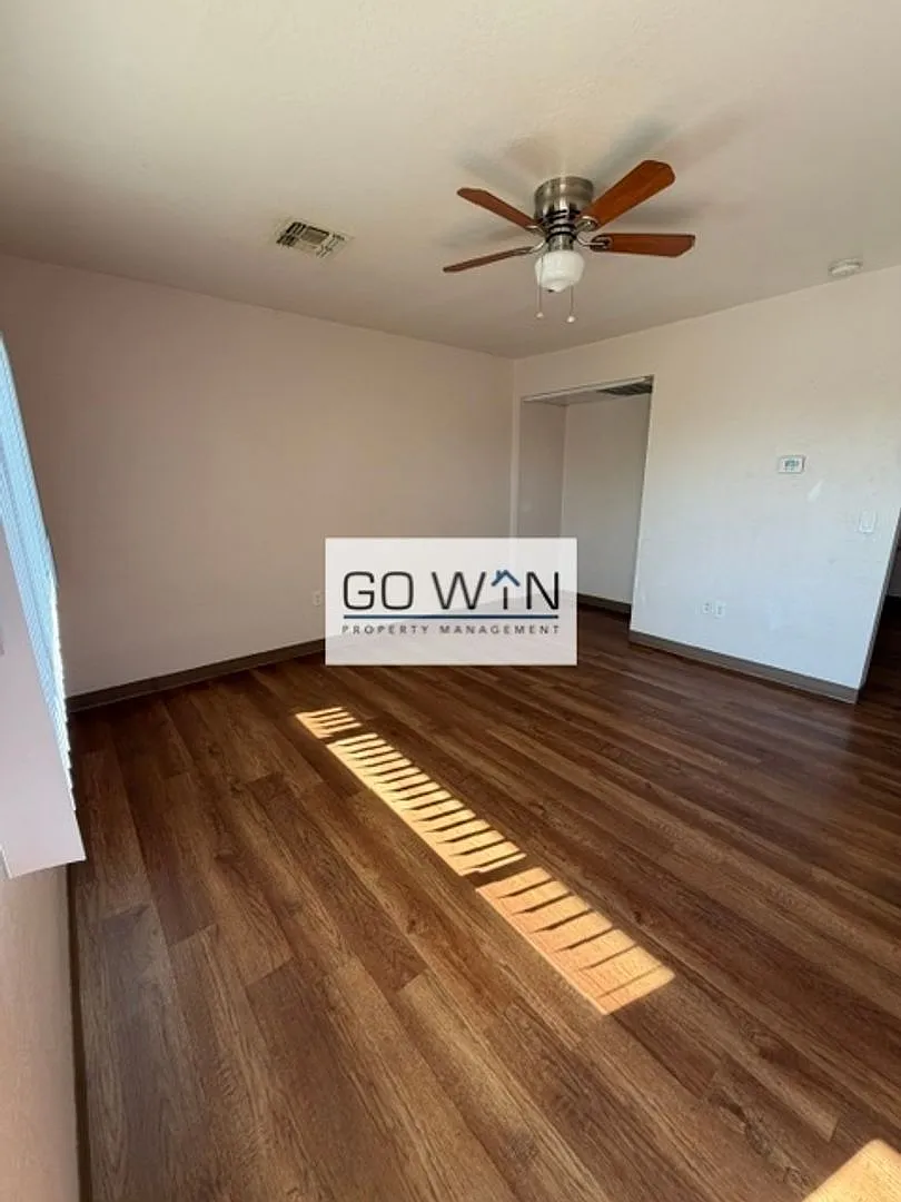 Silver Palms Apts — Photo 3