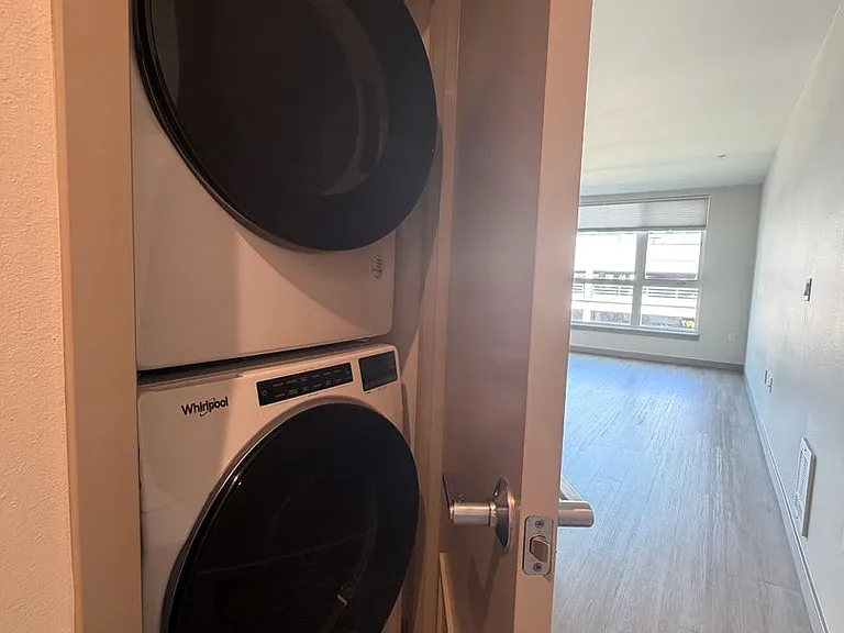 Lexington Apartments — Photo 15