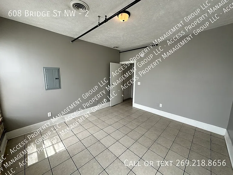 608 Bridge St NW #2 — Photo 11
