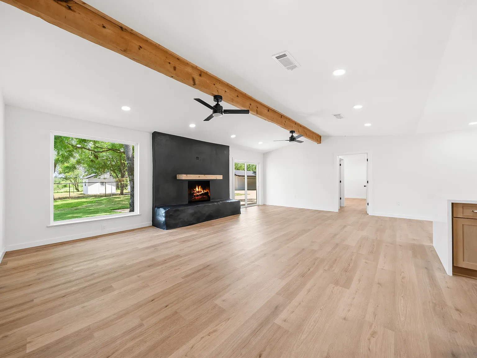 4 bed, 3.5 bath, 2525 sqft, $4,500 — Photo 4