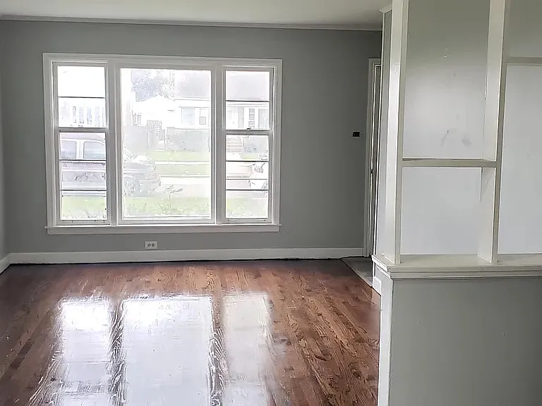 128 Morris Ave — Photo 3