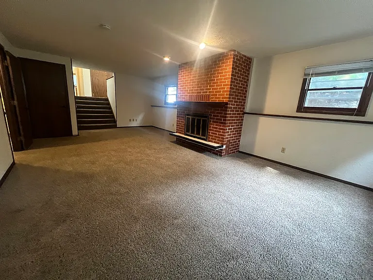 7313 Farmington Way — Photo 16
