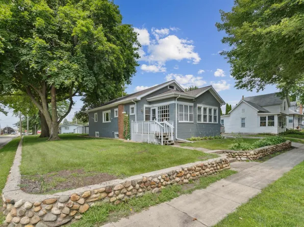 209 H Ave, Grundy Center, IA 50638