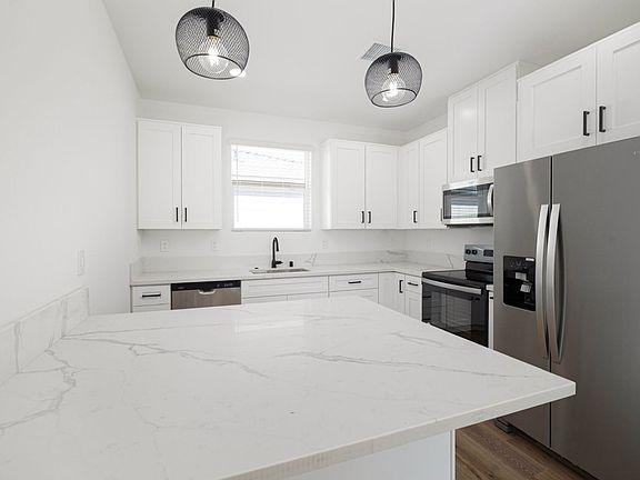 2nd image of 137 W Olive Dr #202
