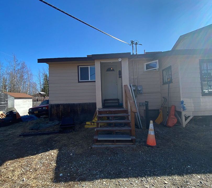 1st image of 2443 Loomis Dr #3