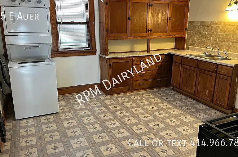 605 E Auer Ave — Photo 3