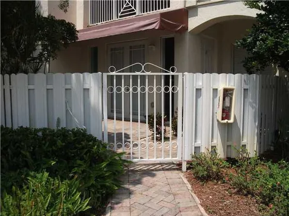 3600 Oaks Clubhouse Dr APT 111, Pompano Beach, FL 33069