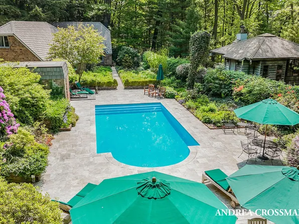 100 Park St, Saugatuck, MI 49453