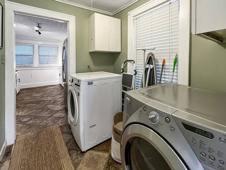2241 York Ave — Photo 11