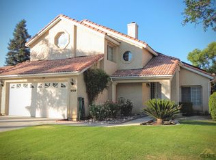 6104 Ambergrove St, Bakersfield, CA 93313