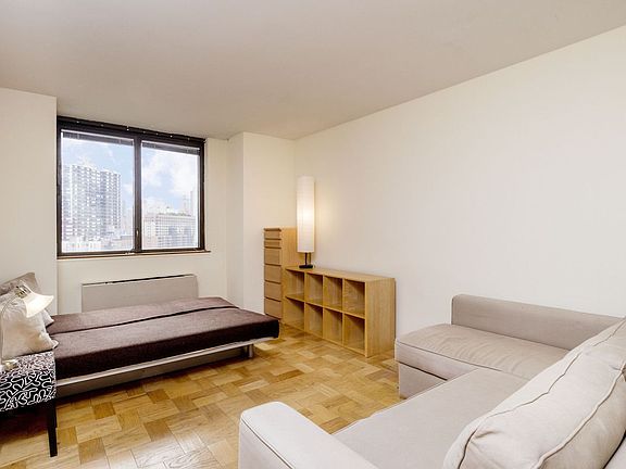 4th image of 630 1st Ave APT 21H