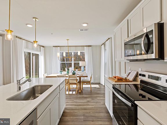 5th image of 164 Wood Walk Ave