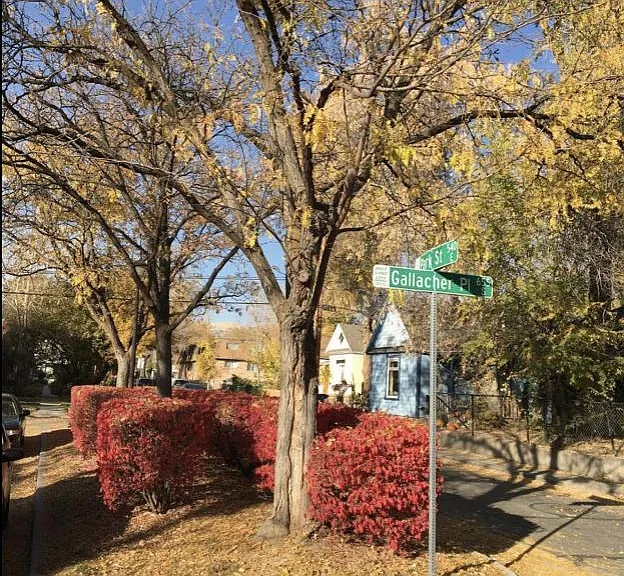 657 S Park St — Photo 2