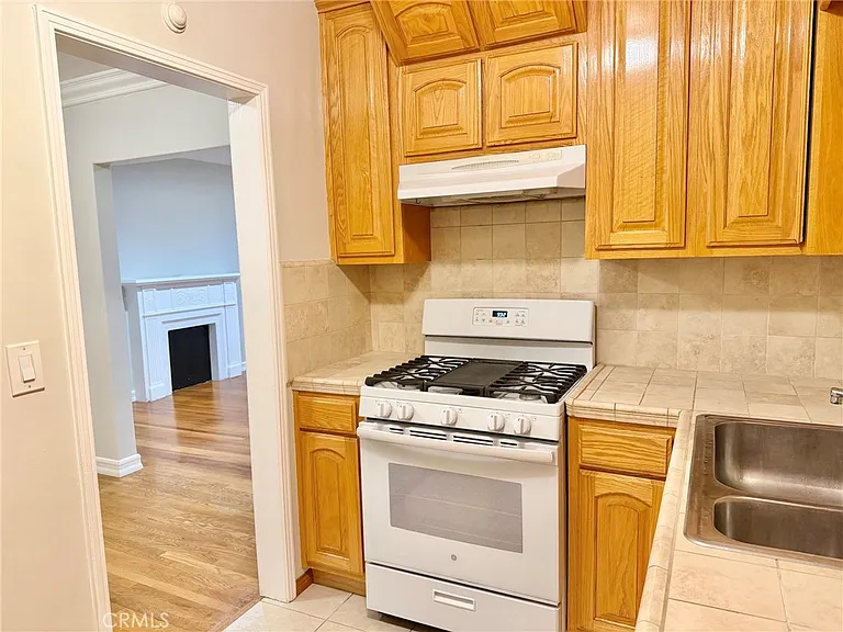 1744 Huntington Dr — Photo 25