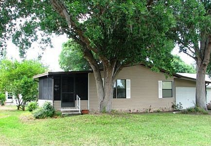 Priced to Sell!  2br/2b,LR,DR,K,SunRm,Garage,Screened BBQ Rm